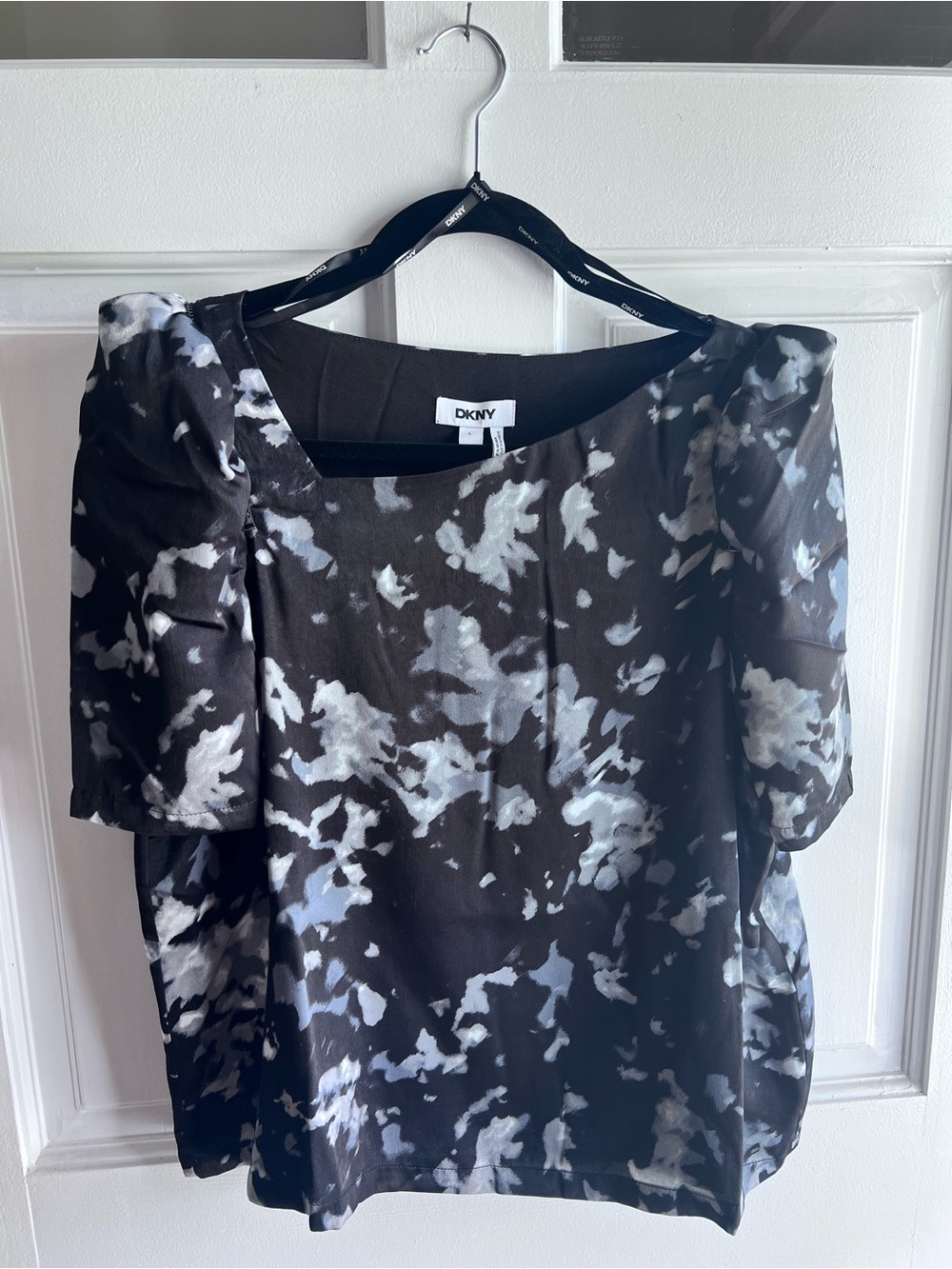DKNY Black and White Abstract Print Blouse